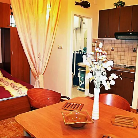 Stone House سبليت