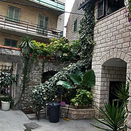 Apartment Stone House Split